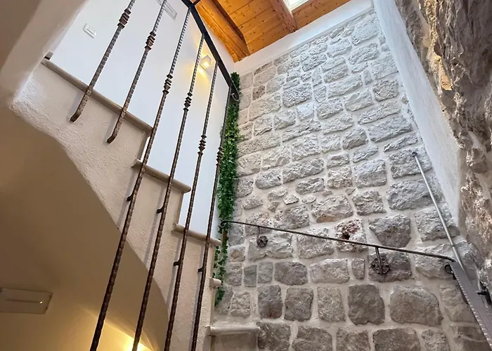 Dubrovnik Throne Suite IV