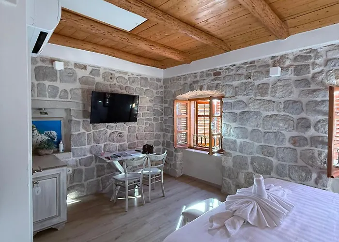 Dubrovnik Throne Suite IV